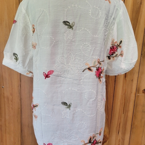 White Floral Embroidered Blouse - Picture 7 of 15